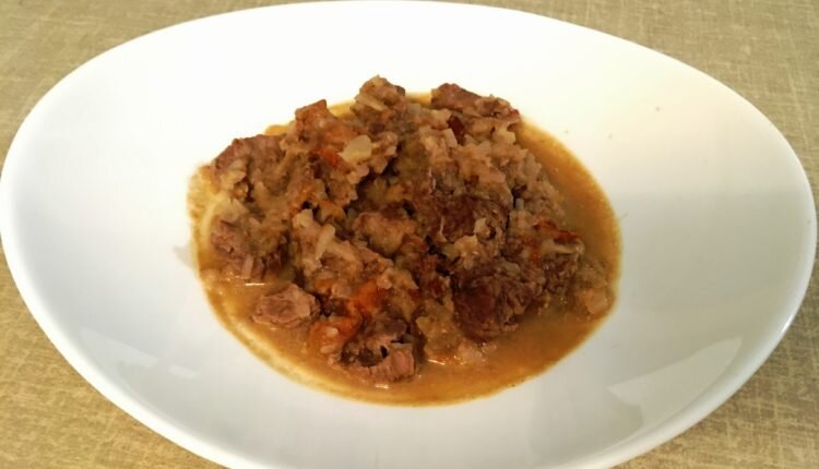 Тушеная говядина без масла. Мясо в кастрюле. Мясо говядины тушеное в кастрюле. Сеченское блюда чуда. Вкусно потушить говядину на сковороде.