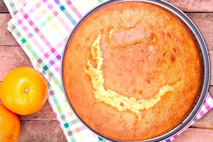 Бисквитный пирог с вареньем: рецепт для духовки и мультиварки