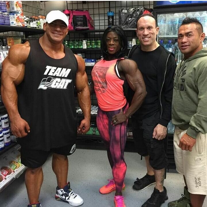 Фотка с фанатами - это святое!
 