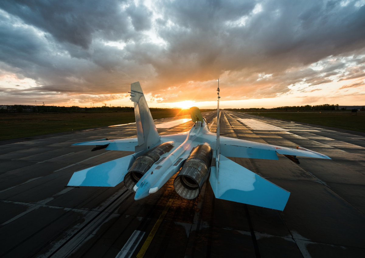 Иркутский авиационный завод Су-30см. Самолеты Иркутского авиационного завода. Су 30 см посадка. Су-34 двухдвигательный реактивный самолёт.