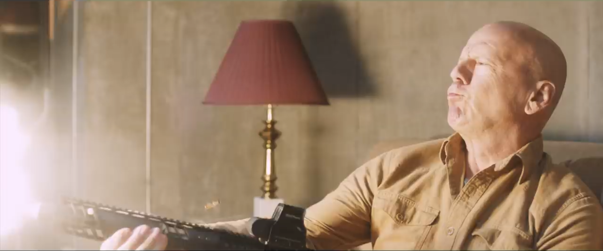 Брюс все делает с любовью