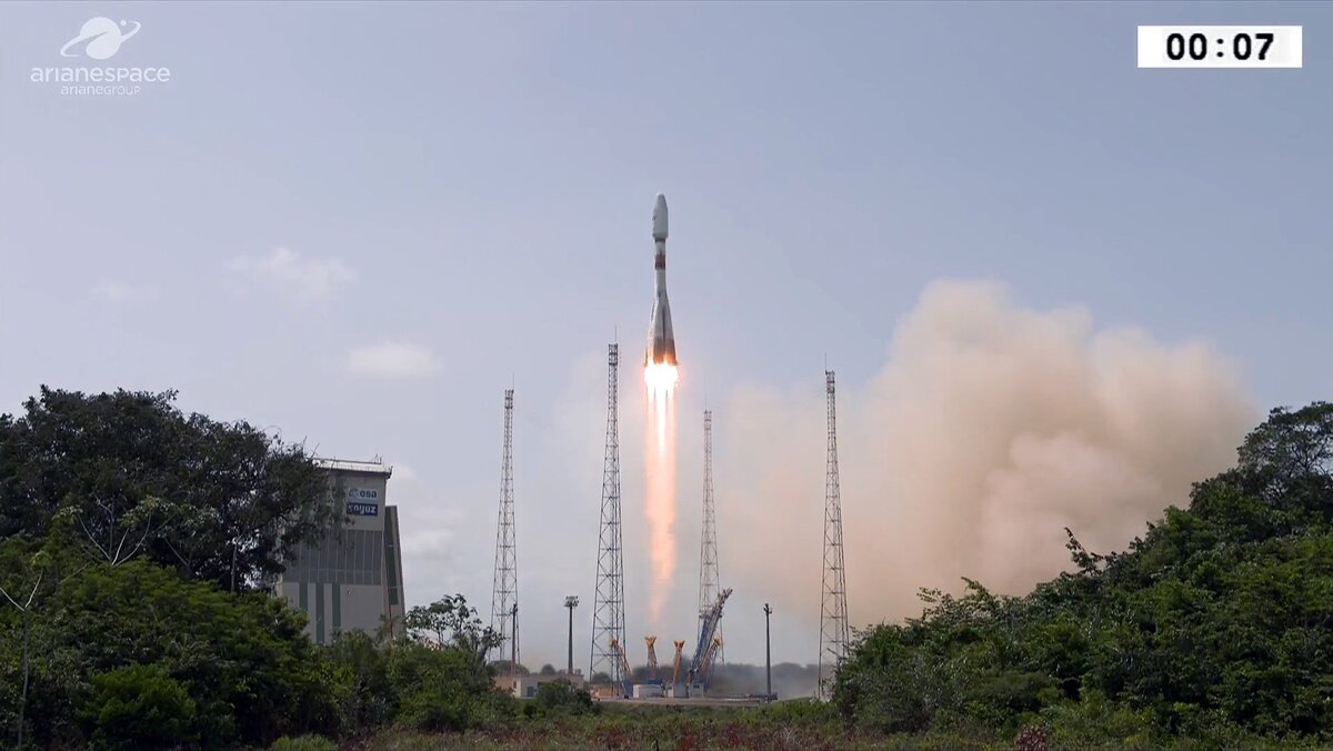 Ракета компании Arianespace Союз вылетела из Французской Гвианы, чтобы вывести на орбиту четыре спутника связи O3b. 