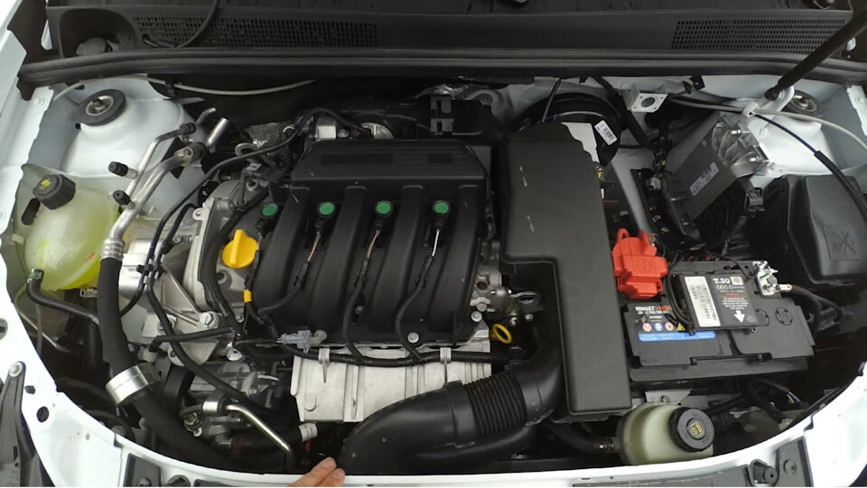 Под капотом все аккуратно и удобно