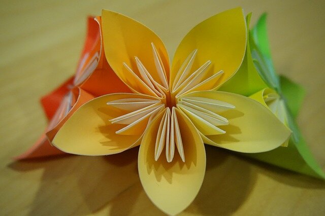 Как сделать цветок Лилия из бумаги. Оригами. How to make a Lily flower of paper. Origami.