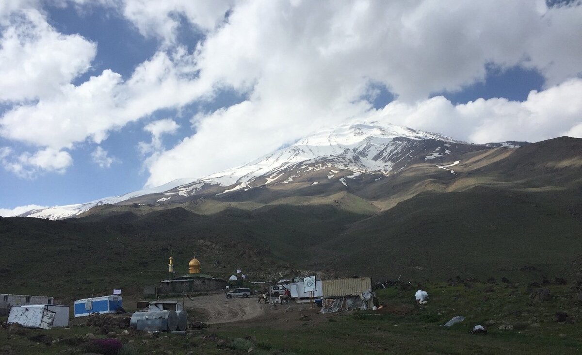 Гора дамаванд геншин как убрать. Куруш станция. Село Куруш. Застава Куруш. Уч Куруш.