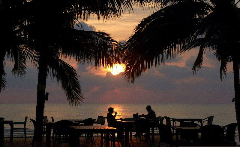  Описание цен в Паттайе и Тайланде в целом стоит начать со стоимости перелета в страну улыбок, и в зависимости от избранной авиакомпании и города вылета она может отличаться.
 