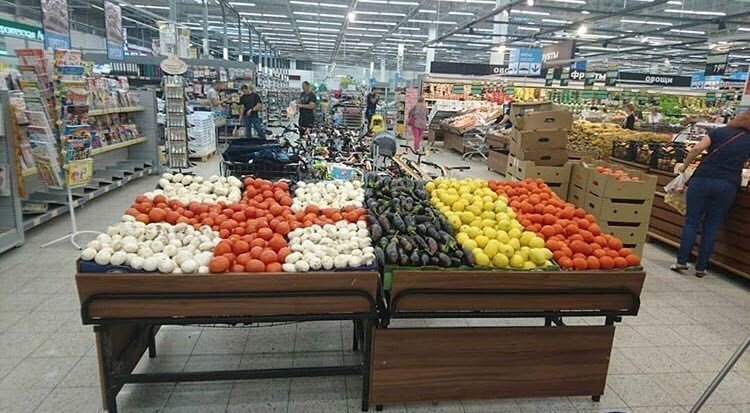 А вот в английской сборной произошло кардинальное изменение. Тренер Английской сборной Гарет Саутгейт, сделал замену в центре полузащиты. Новая защита команды была сформирована из следующих футболистов: Рубен Лофтус-Чик, Эрика Дайера, Фабиана Делфи.