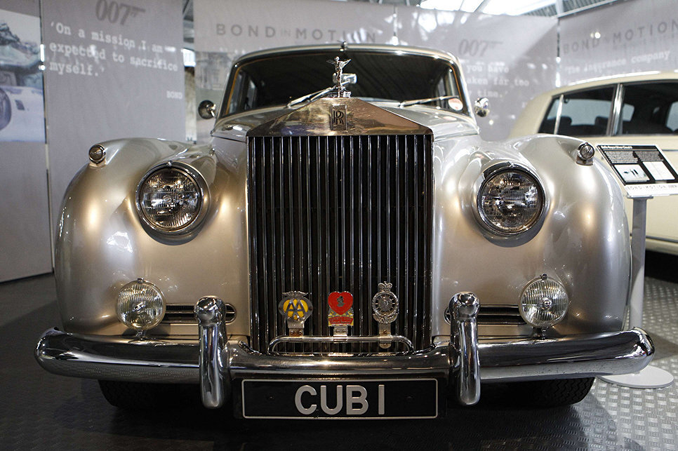 © REUTERS / Suzanne PlunkettАвтомобиль Royce Silver Cloud, снимавшийся в фильме о Джеймсе Бонде «Вид на убийство»