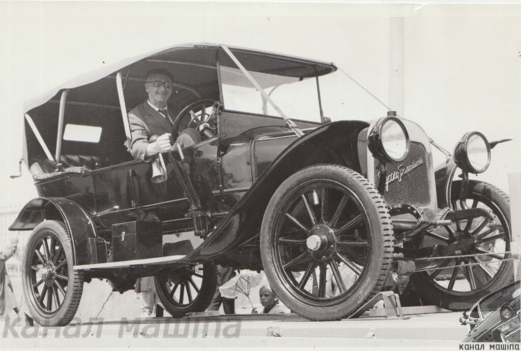 «Руссо-Балт» модели К12/24. За рулем – Юрий Аронович Долматовский. Фото из архива Дмитрия Дашко  