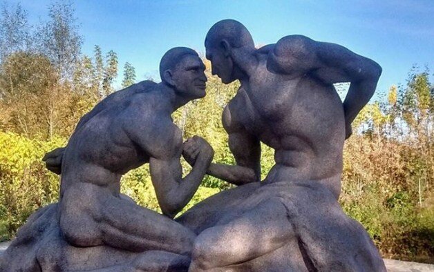 Фото: памятник братьям Кличко соцсеть Facebook