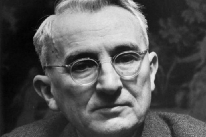 На фото Дейл Карнеги