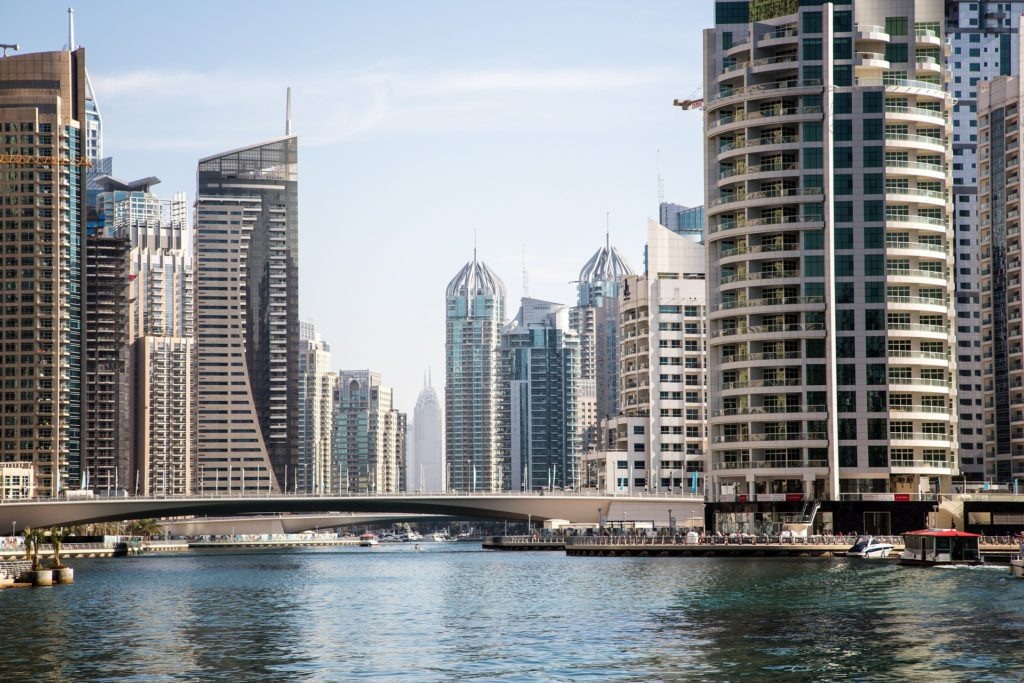 Одним из самых излюбленных мест для отдыха является Дубай, находящийся в Объединенных Арабских Эмиратах.