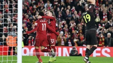 Фото: liverpoolfc.comВечерний матч на «Энфилде» представлял собой противостояние несущегося на всей порах к долгожданной победе «Ливерпуля» и периодически оступающегося «Арсенала». Отрыв мерсисайдцев от преследователей в лице «Тоттенхэма» и «Манчестер Сити» перед матчем составлял комфортные 6 и 7 очков соответственно. «Арсенал» в последнем сыгранном матче допустил осечку и не смог обыграть «Брайтон» (1:1).
