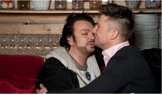 Филипп нарисовался в куртке гея, в Санкт-Петербурге.