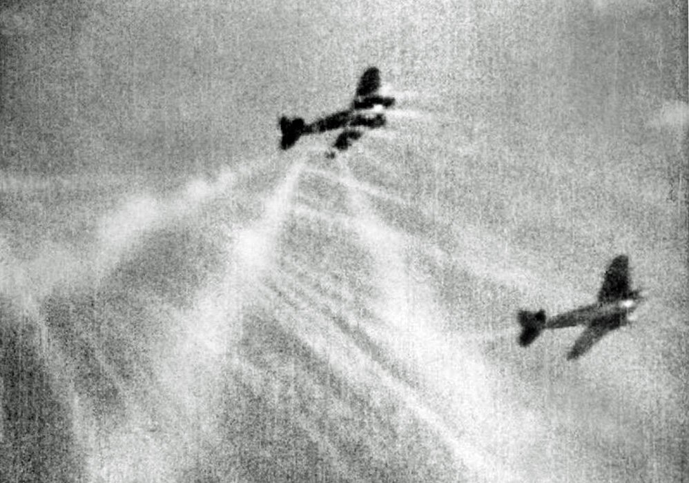 Воздушный бой, вид из кабины истребителя. Кадр фотопулемета