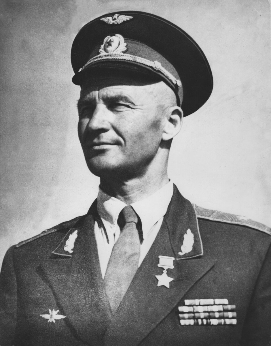 Пятро Стэфаноўскі генерал-маёр авіяцыі, Герой Савецкага Саюза. 1948 год.