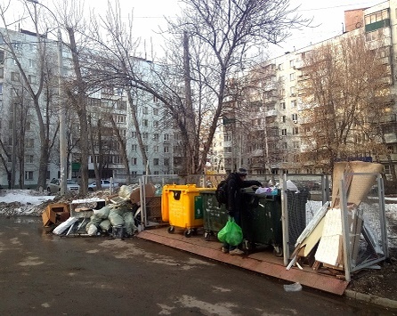 Реформа обращения с отходами вслед за пенсионной повышает градус социальной напряженности в регионах. Но ни митинги, ни пикеты, ни бесконечное обсуждение экологической повестки в социальных сетях не повлияло на решение федеральных властей продолжать начатую в этом направлении работу. Тем не менее, в регионах продолжается дискуссия о том, каким должен быть тариф, как взимать плату за мусор и т.д. Однако всерьез рассчитывать на то, что чиновники будут прилагать хоть какие-то усилия, чтобы снизить расходы в этой части, не стоит. Любители поболтать и поспорить - не в счет.