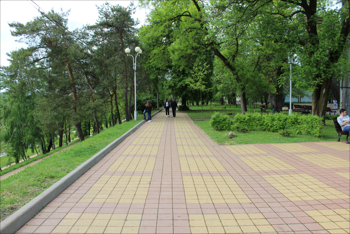 Реальное время в майкопе. Парк Горького Майкоп. Горпарк Майкоп. Майкоп Центральный парк. Парк Адыгея Майкоп.