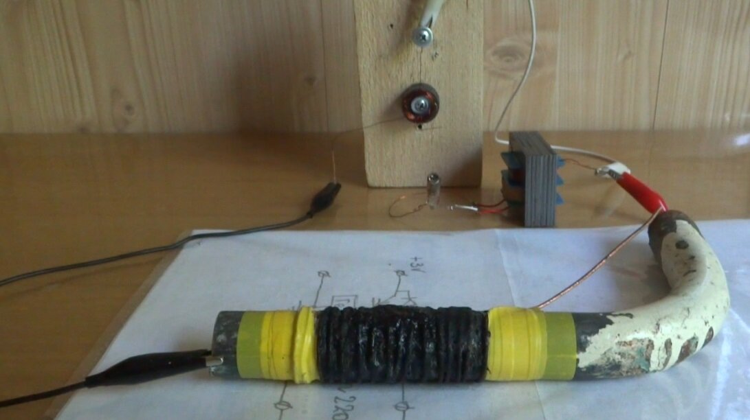 Обойтись без полупроводниковых приборов для получения от самодельной батарейки высокого напряжения Можно!  Забытые технологии прошлого века, использованные нашими предками не знавшими ни транзисторов ни микросхем в наше время стали Тайными знаниями. Секретные технологии инженеров прошлого работают до сих пор. Этот Эксперимент тому наглядное доказательство.  