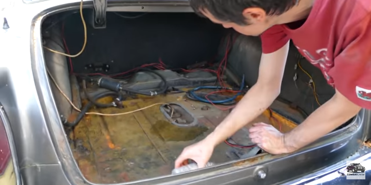 Раньше в тормозной системе использовалась жидкость БСК , они с современными жидкостями не совместимы!. 