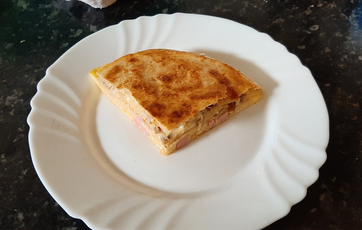 Завтрак с лепешкой и яйцом