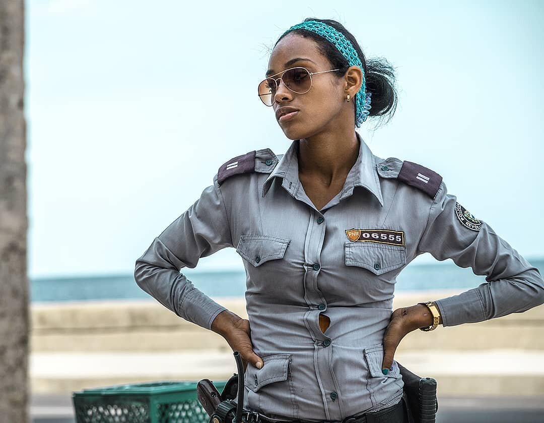 Кубинская вконтакте. Куба Гавана полиция. Женщина полицейский. Девушки Кубы. Кубинские полицейские.