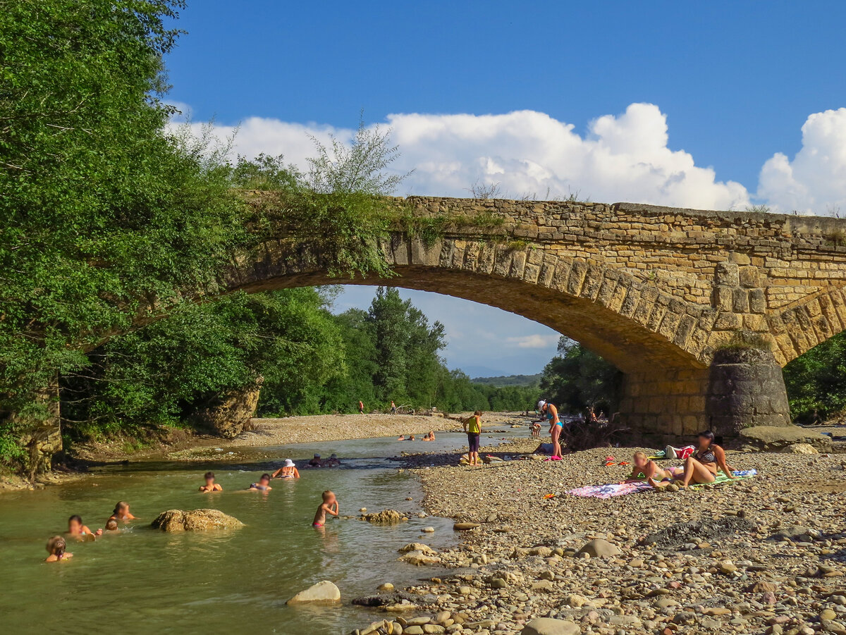 Даховская старый каменный мост