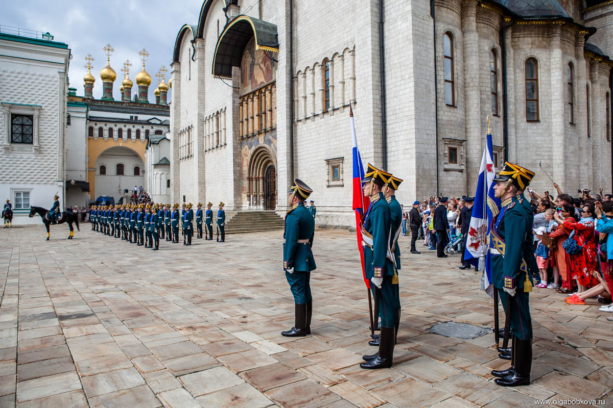 Караул на соборной площади. Парад президентского полка на Соборной площади. Кавалеристы президентского полка.