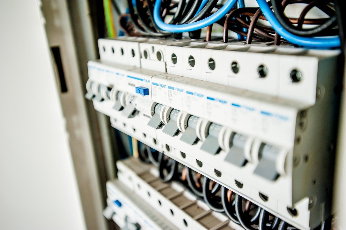 https://pixabay.com/photos/electric-electricity-building-1080585/