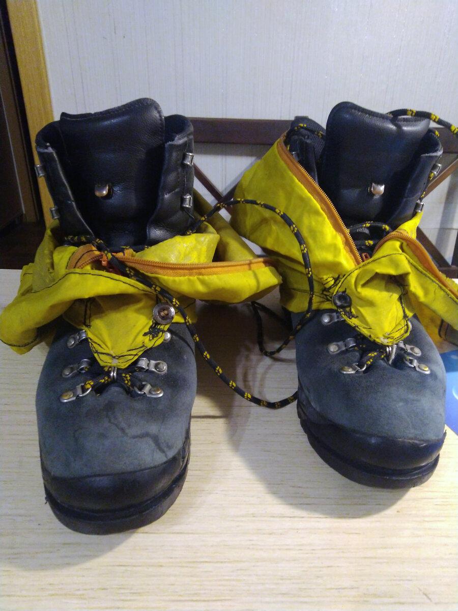 Ботинки с фонариками готовы к эксплуатации))