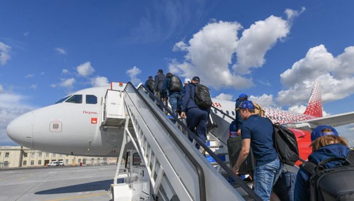 Хоккеисты уходят вдаль