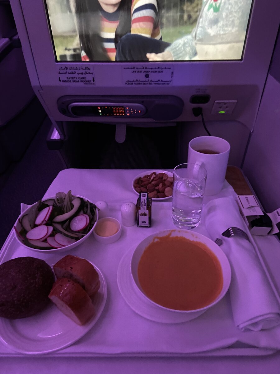 Как прошел последний полет перед отменой всех рейсов. Из 8 ...