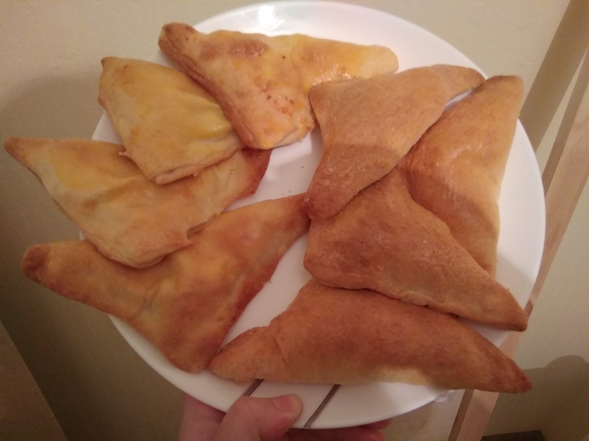 Сверху не забудьте смазать яичным желтком