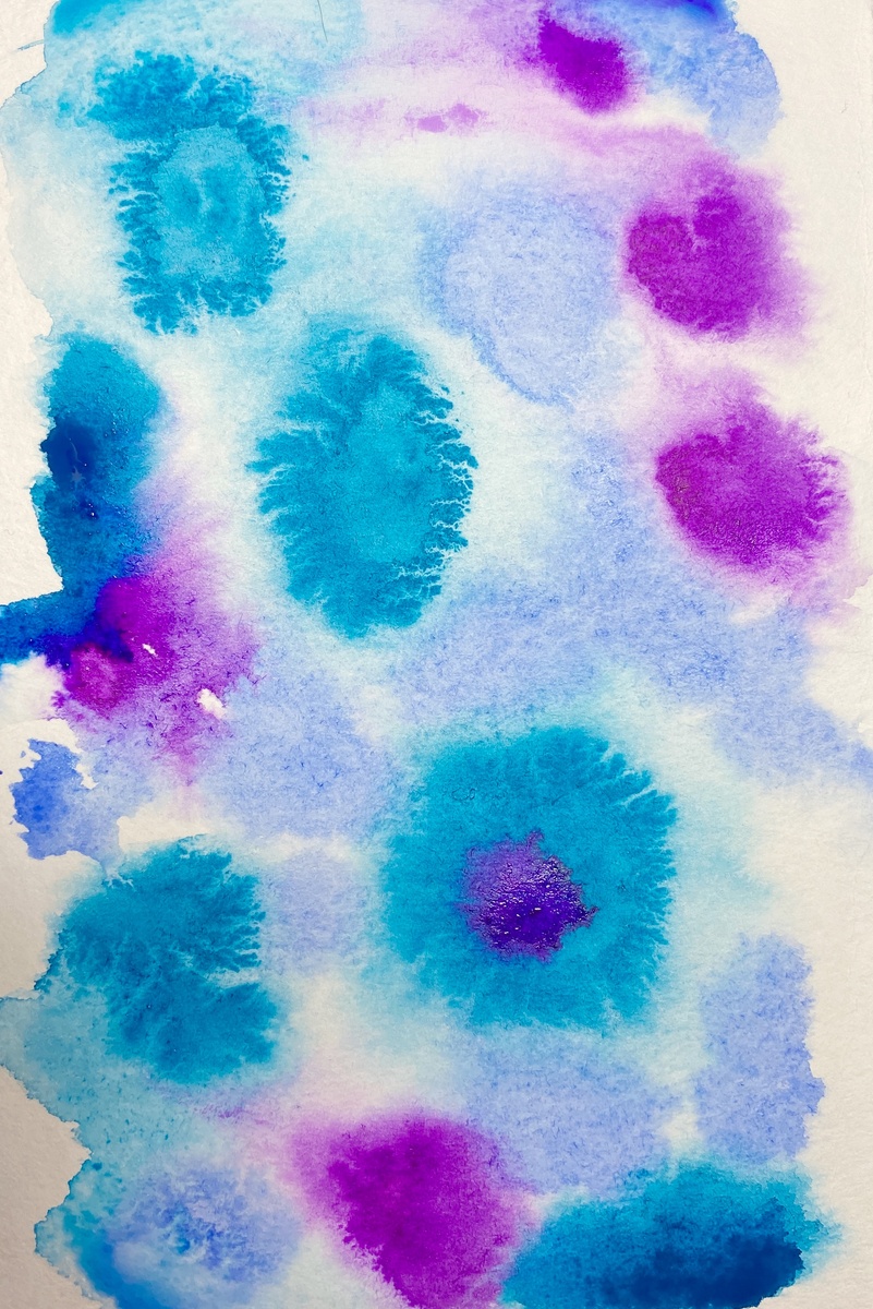 Эта картинка получилась в прошлую пятницу. Мне нравится наблюдать за тем, как цвета смешиваются друг с другом, словно живые.