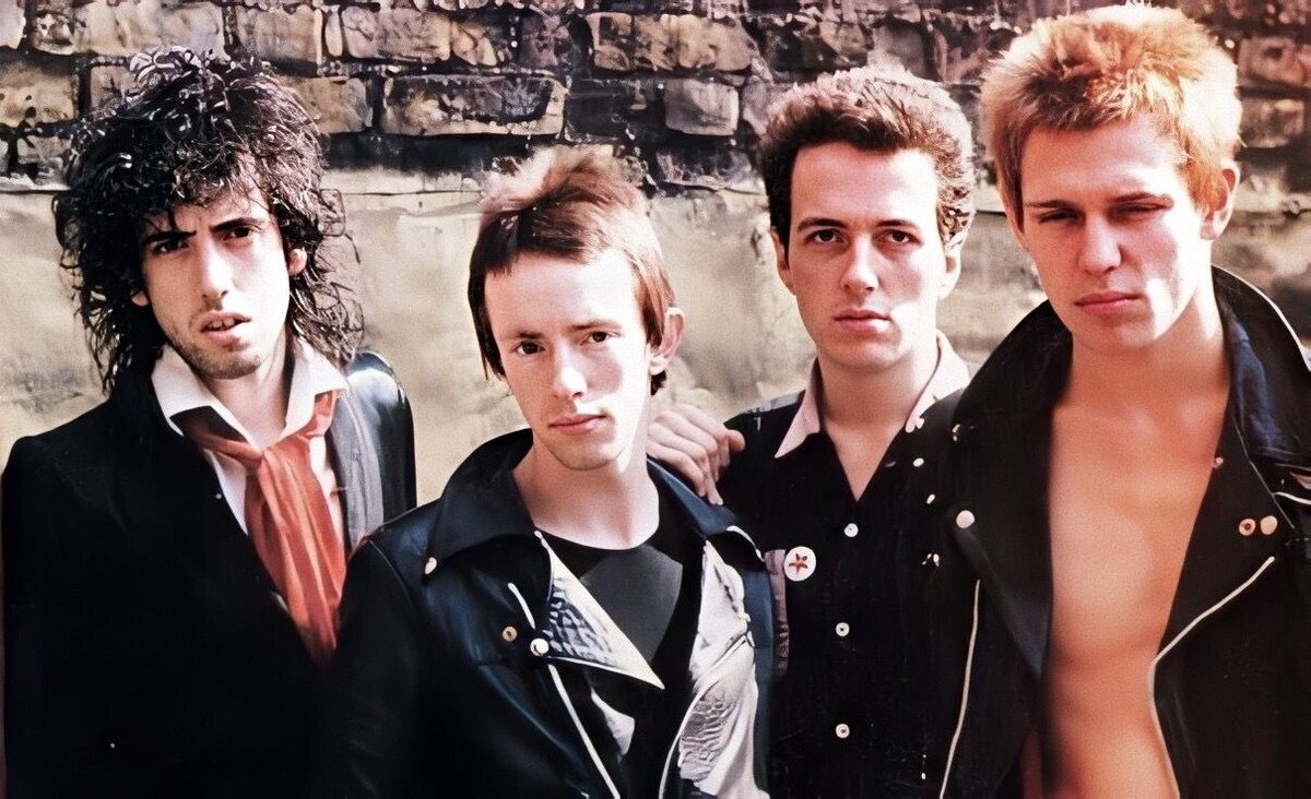 Группа миленький. The Clash 1980. The Clash Sandinista 1980. Clash Band. The Clash в 1980 году.