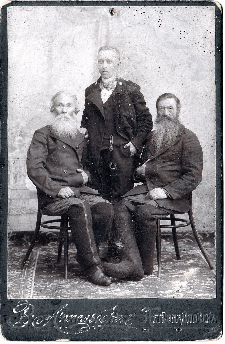 Телеграфисты станции Озеро Камысловское. 1903 год.