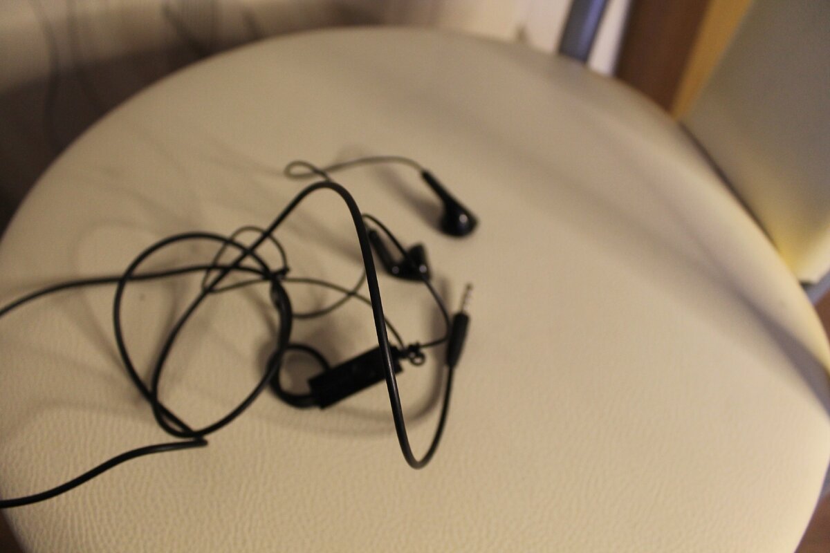 обычные наушники