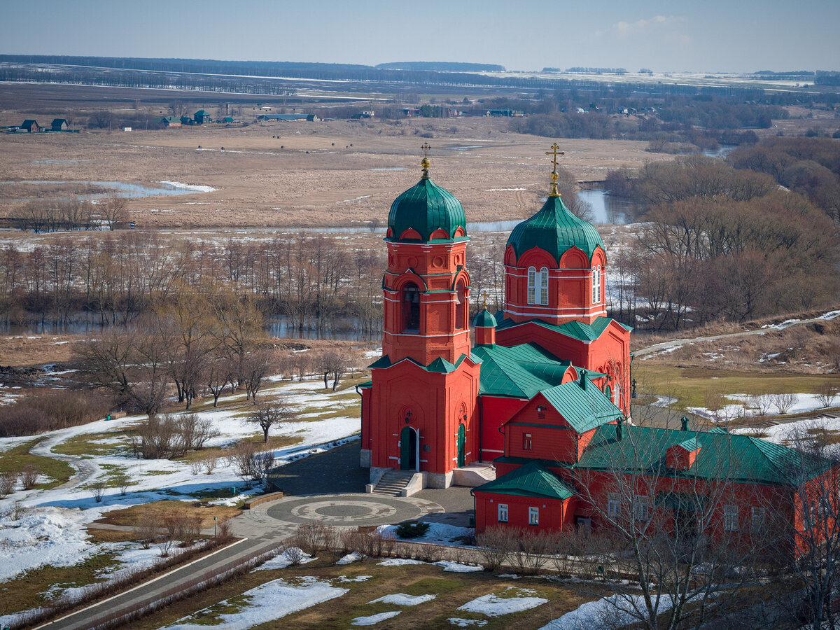 Храм в селе Монастырщино - старейший на Куликовом поле. Фото Романа Солопова