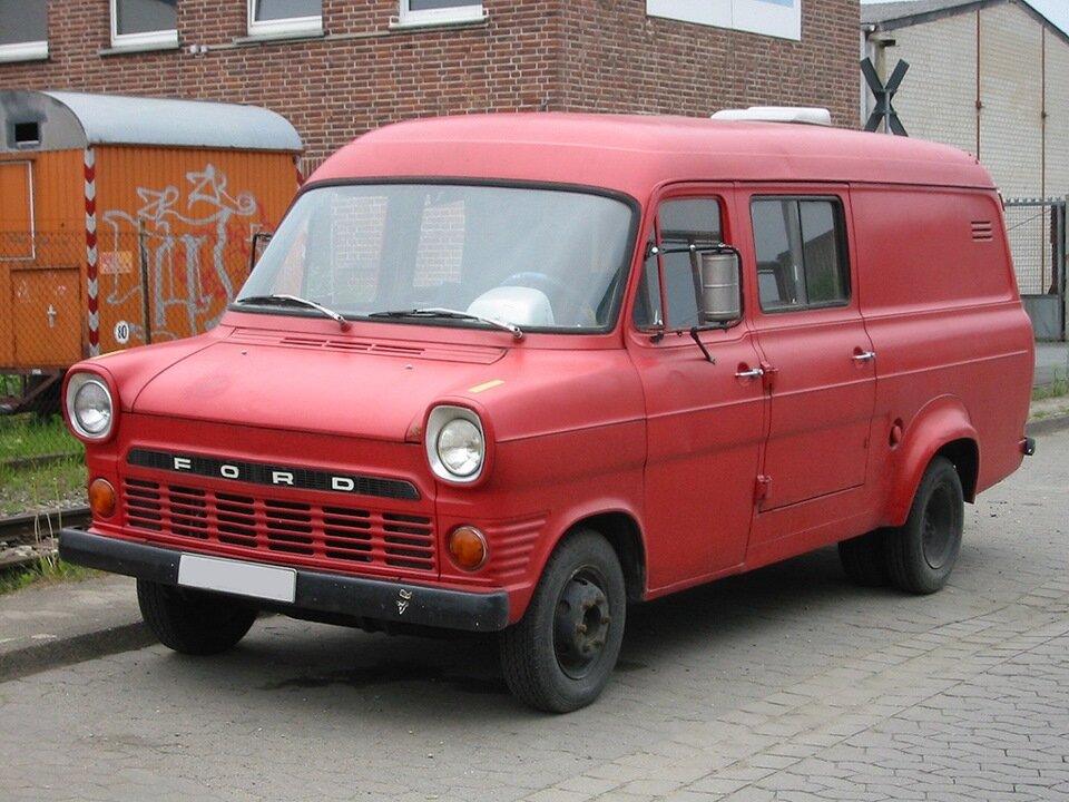 Ford Transit (рус. Форд Транзи́т) — серия грузовых фургонов, микроавтобусов, шасси и бортовых автомобилей, выпускаемых компанией Ford Motor Company в Европе (включая Турцию).-2