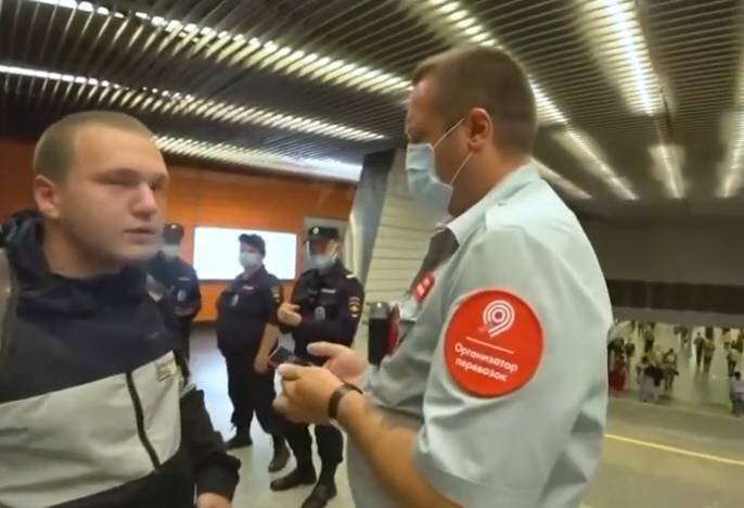 Акция в метро. Фото: Telegram / @Двач