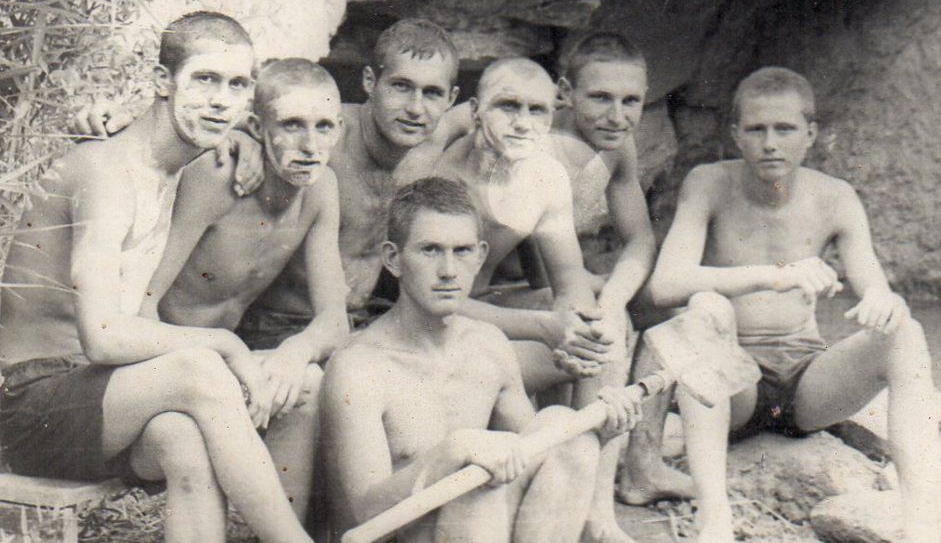 В одних трусах, ремнях и сапогах нас переводили в "стажеры"