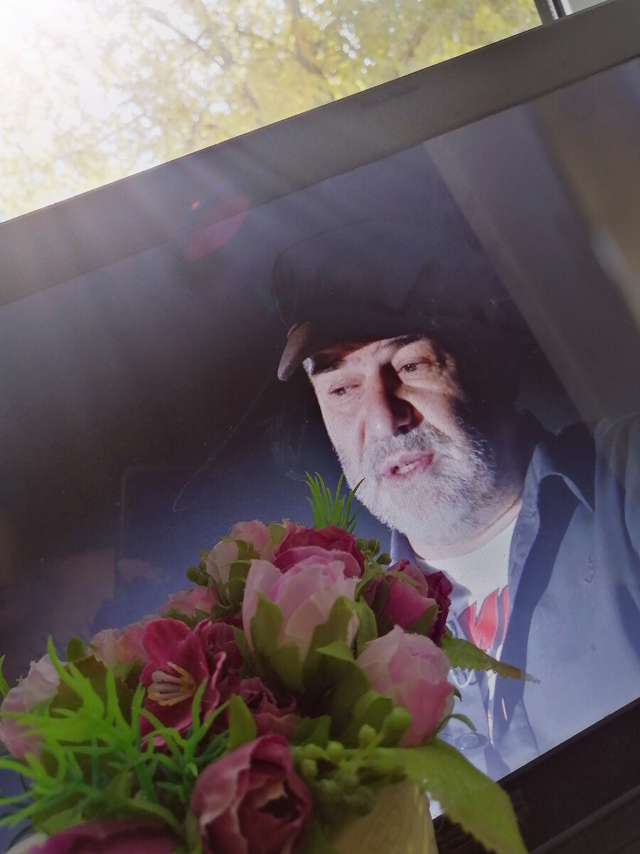 Фото YouTube-канал «Ещенепознер» https://m.youtube.com/watch?v=FU6OtUW9LgI