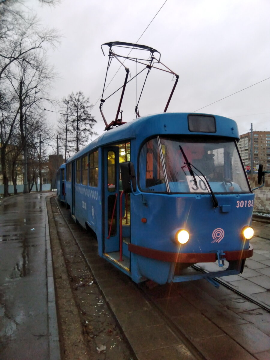 Всё та же Татра, в том же Михалково (МЦК Коптево).Осень, грязно.