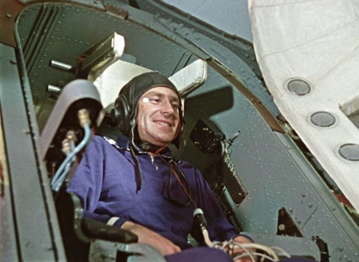 Второй космонавт после гагарина полетел в космос. Титов полет в космос. Полет Германа Титова в космос. Титов космонавт дублер Гагарина.