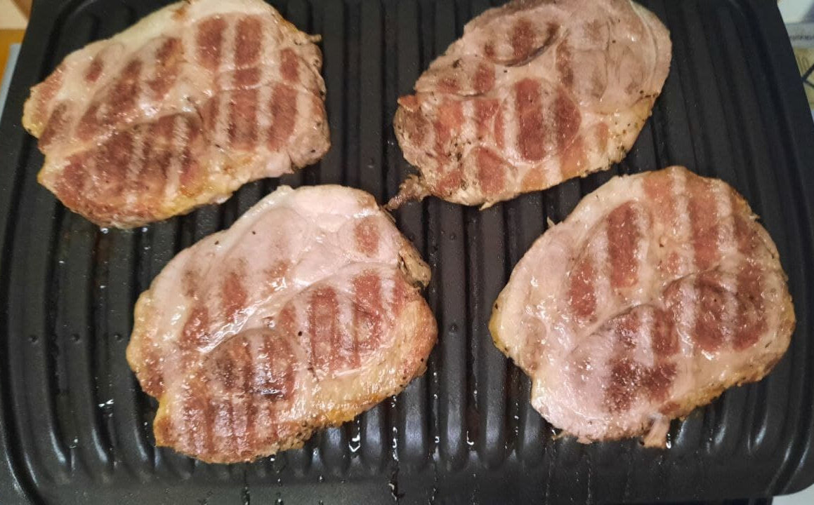 Свиные стейки на гриле