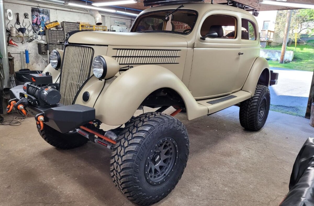 Retro Ford 1948 Pickup