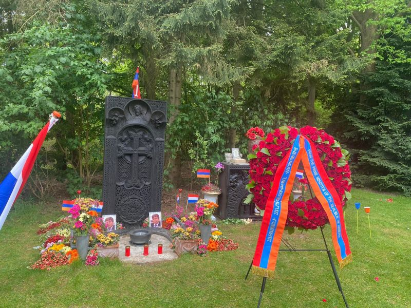 Хачкар-памятник, посвященный жертвам Геноцида армян, был установлен в Ассене в 2001 году. Премьер-министр Никол Пашинян находится с официальным визитом в Нидерландах (10-11 мая).