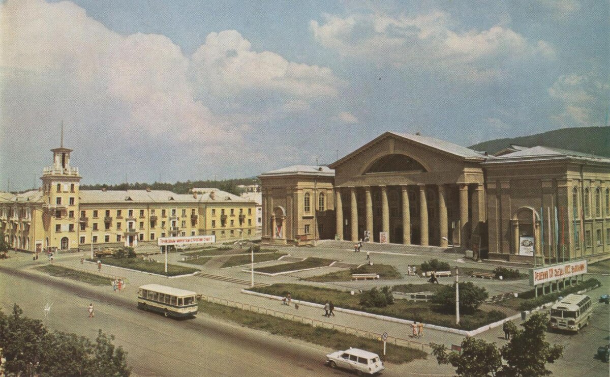 Площадь перед ДК Автомобилестроителей, 60-е годы