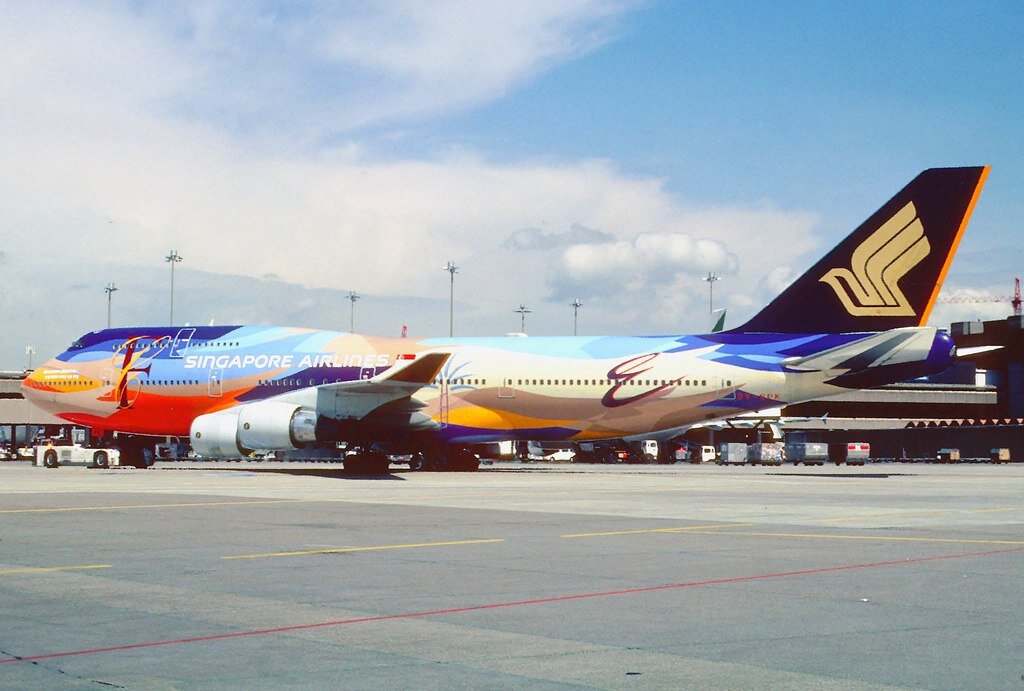 Singapore Airlines 747-400 9V-SPK. К сожалению, был потерян в катастрофе 31 октября 2000 года в Тайбэе, когда экипаж ошибочно начал взлёт с закрытой ВПП.
