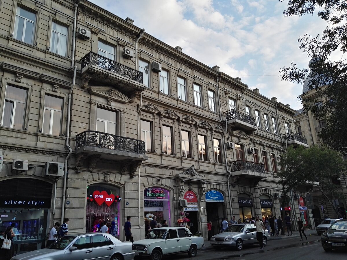 Продолжаем краткий экскурс по польскому архитектурному наследию шикарной столицы Азербайджана.-55